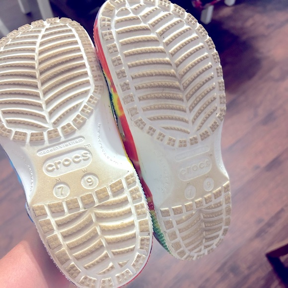 Tye-dye Crocks - Picture 5 of 6